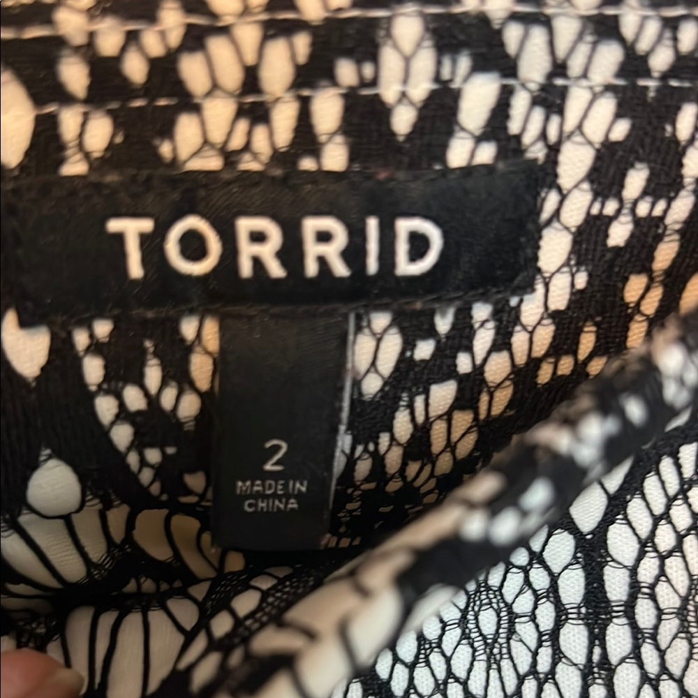 Torrid Women’s Size 2 Black and White High-Low A-Line Lace Skirt - Picture 2 of 8